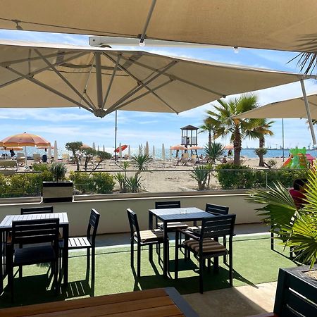 Cozy Beachfront Room Durres Exterior photo