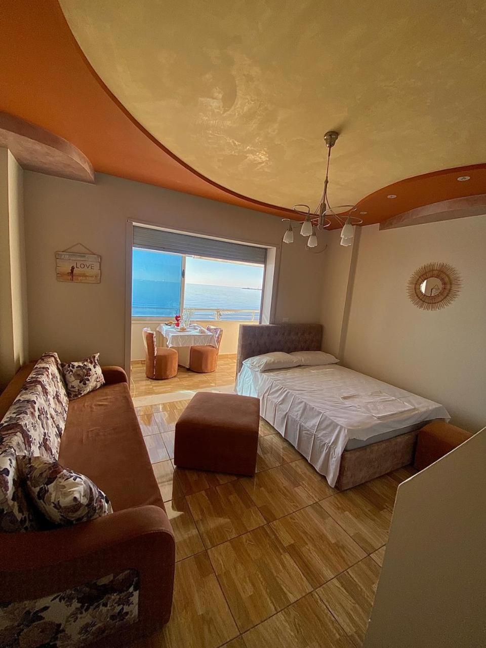 Cozy Beachfront Room Durres Exterior photo