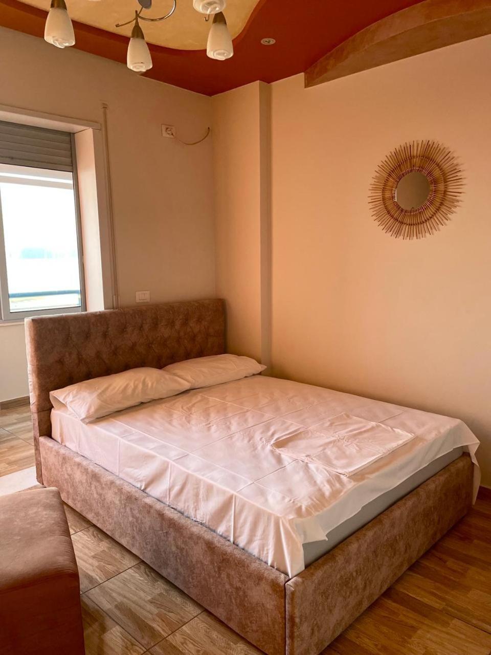 Cozy Beachfront Room Durres Exterior photo