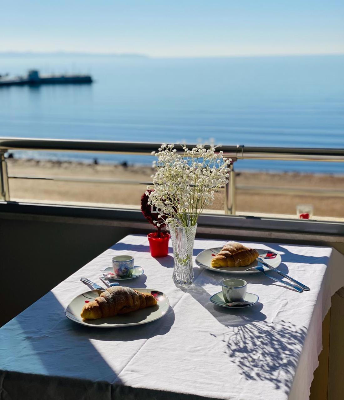 Cozy Beachfront Room Durres Exterior photo