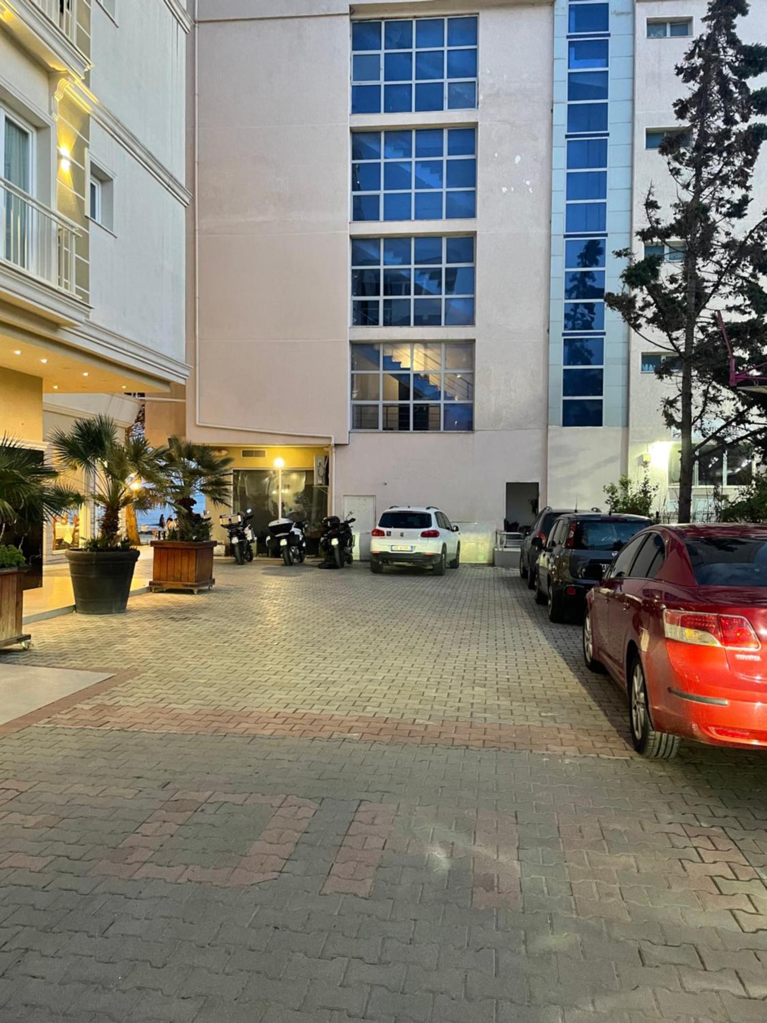 Cozy Beachfront Room Durres Exterior photo